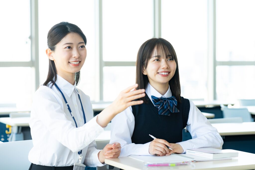 資格勉強中の女性
